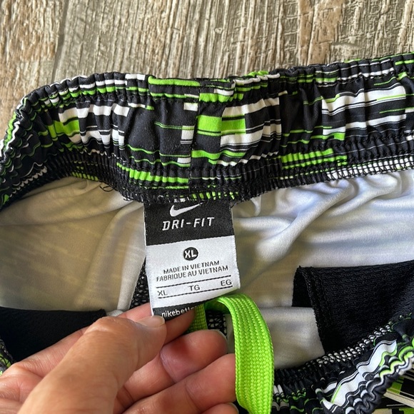 NIKE Boys Dri-FIT Fly Abstract-Print
Shorts, ACTION GREEN/MULTI , XL - Picture 5 of 8